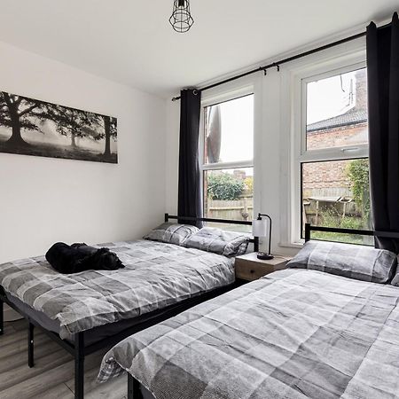Beautifully Modern 2-Bed Apartment W/Garden Londra Dış mekan fotoğraf