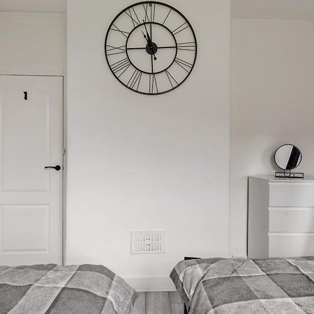 Beautifully Modern 2-Bed Apartment W/Garden Londra Dış mekan fotoğraf