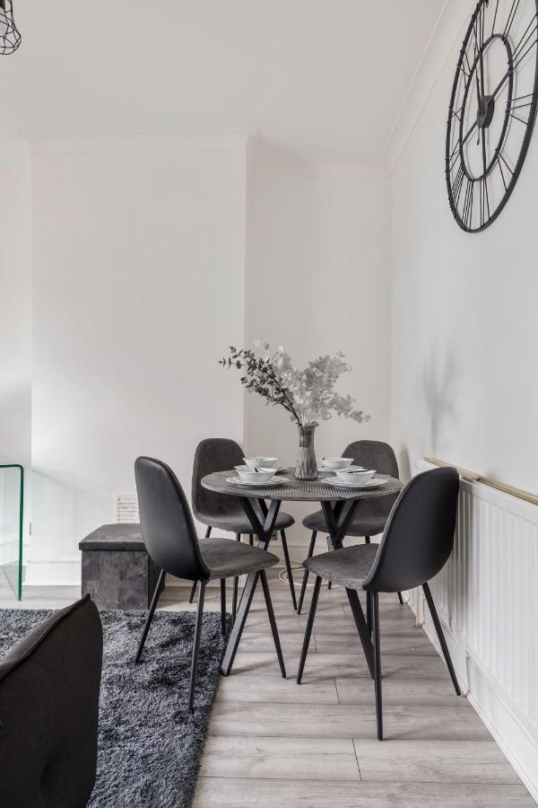 Beautifully Modern 2-Bed Apartment W/Garden Londra Dış mekan fotoğraf