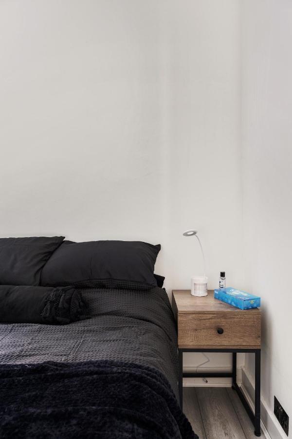 Beautifully Modern 2-Bed Apartment W/Garden Londra Dış mekan fotoğraf