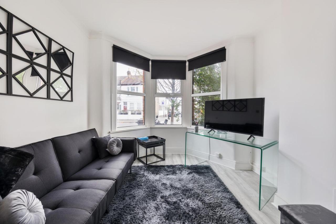 Beautifully Modern 2-Bed Apartment W/Garden Londra Dış mekan fotoğraf