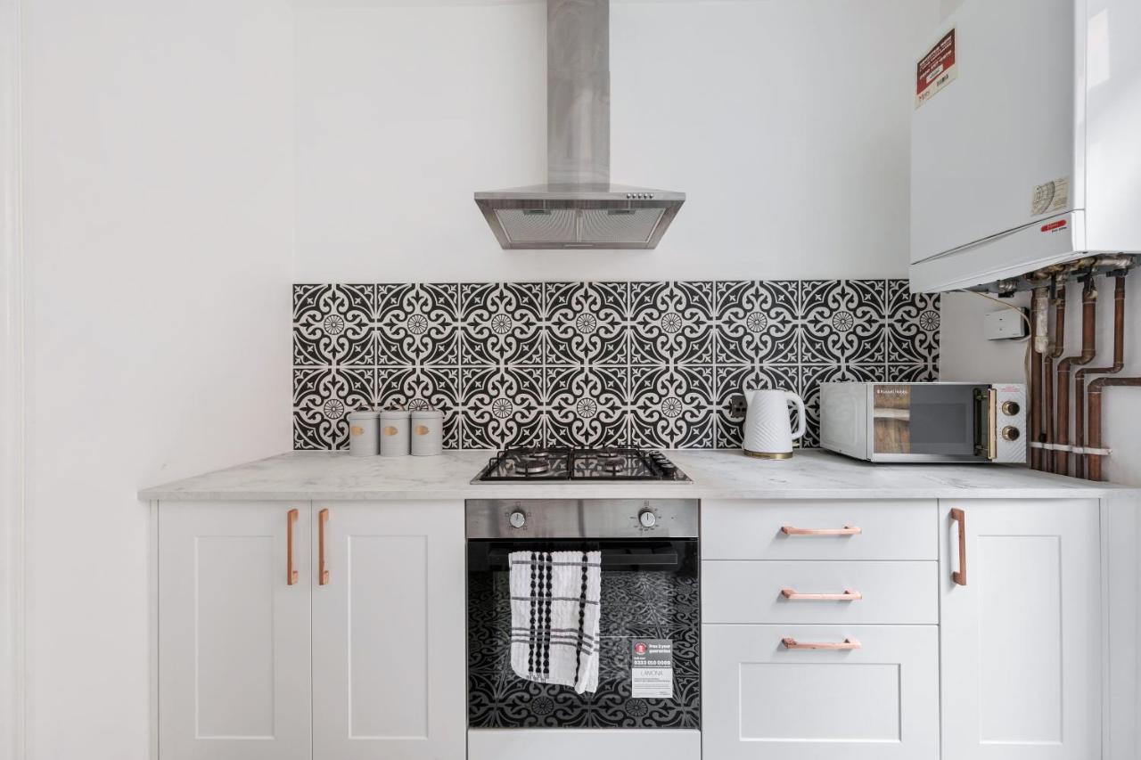 Beautifully Modern 2-Bed Apartment W/Garden Londra Dış mekan fotoğraf