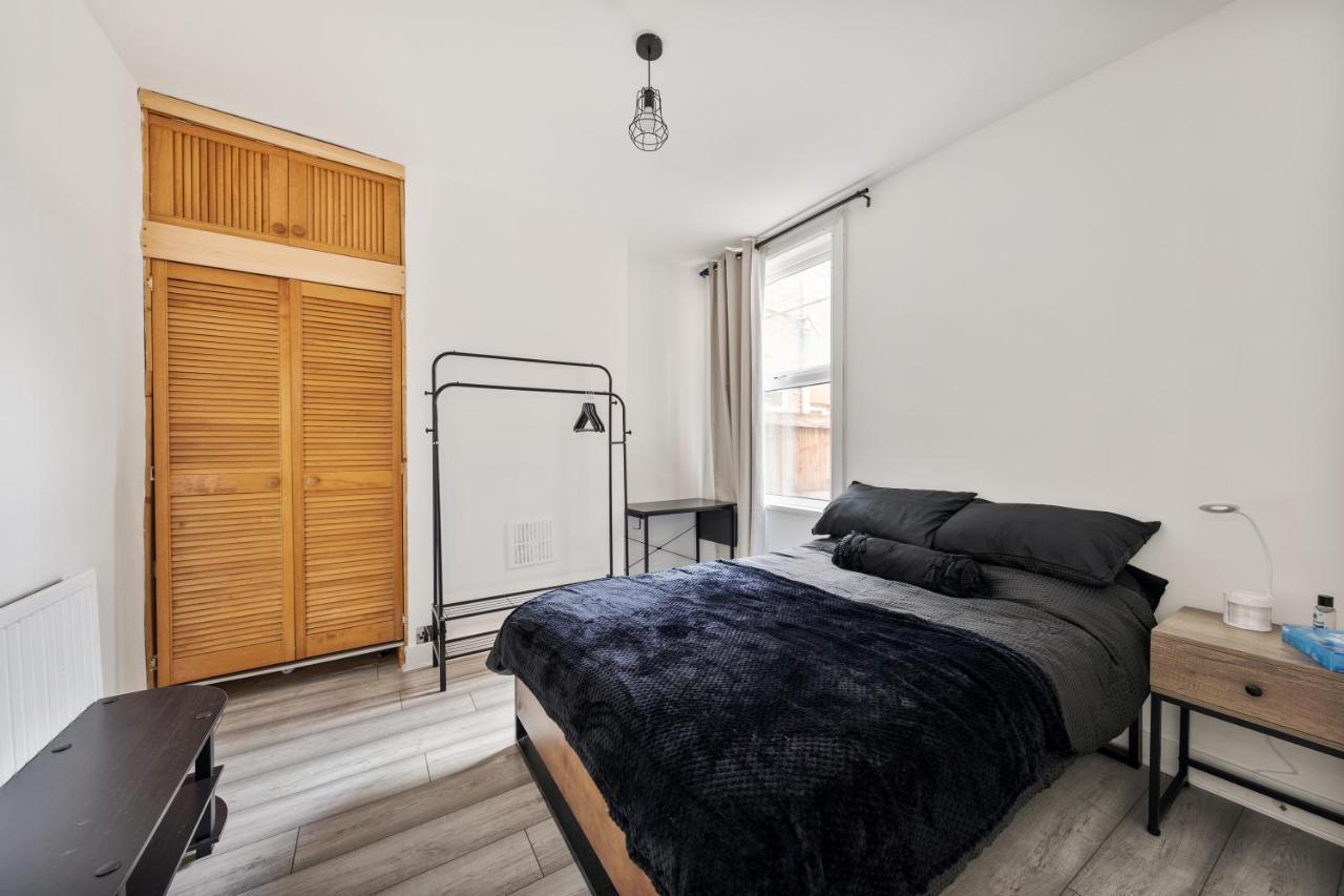Beautifully Modern 2-Bed Apartment W/Garden Londra Dış mekan fotoğraf