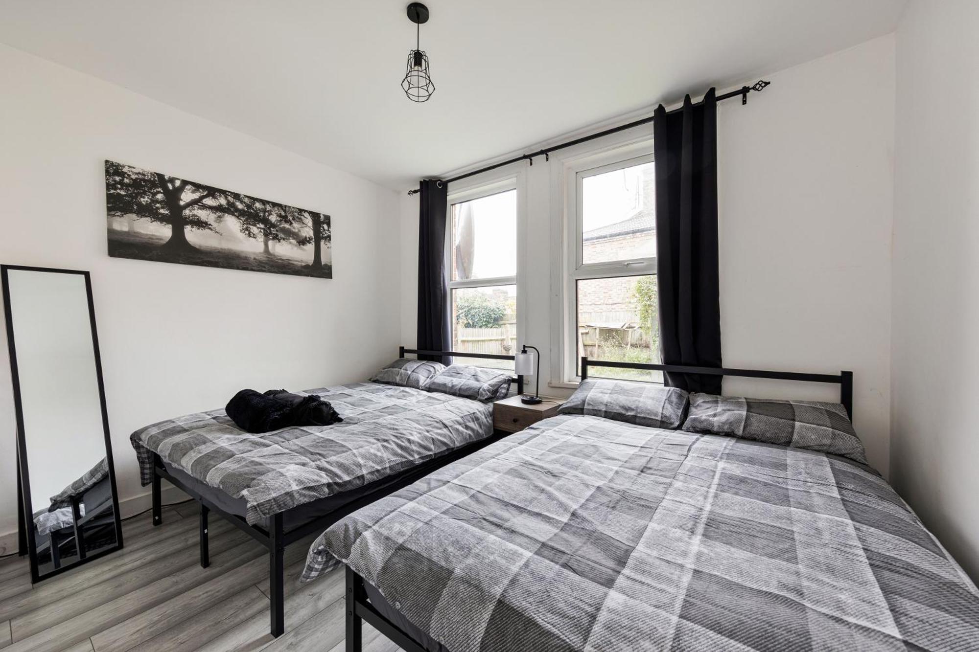 Beautifully Modern 2-Bed Apartment W/Garden Londra Dış mekan fotoğraf